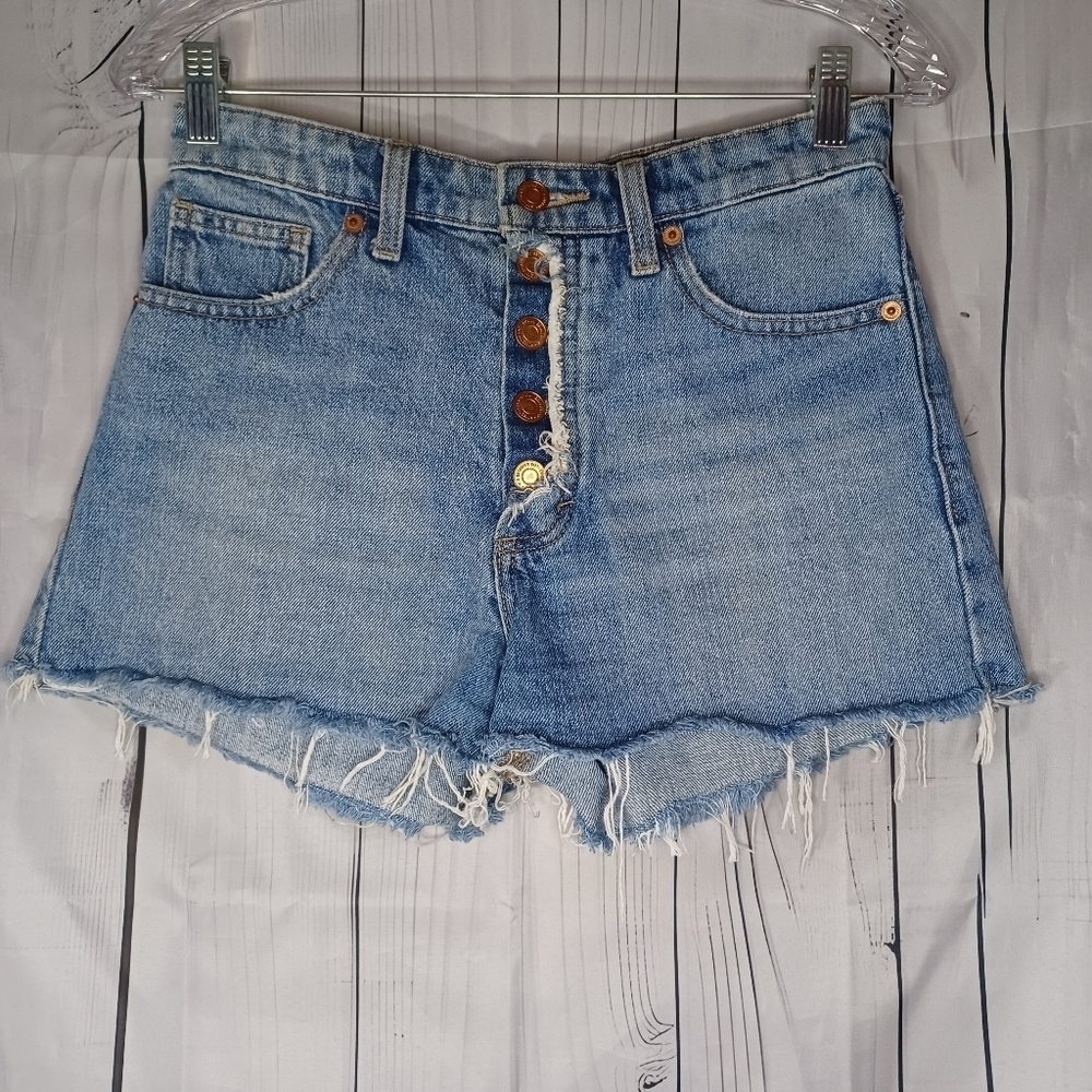 Lucky Brand Medium Wash Exposed Button Fly Lucky Brand Cutoff Shorts 2/26
